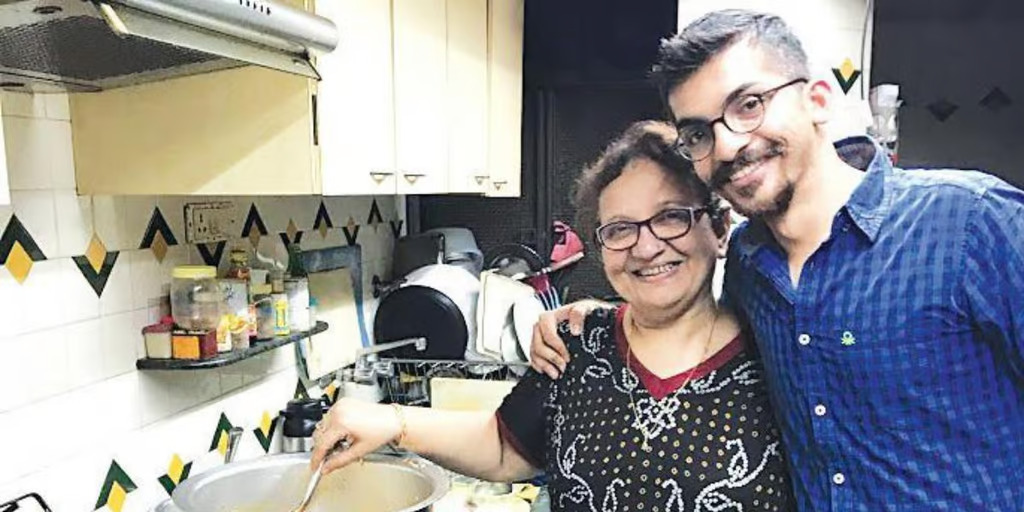 Photo accompanying “'I quit Google and launched a business with my mum'”, bbc